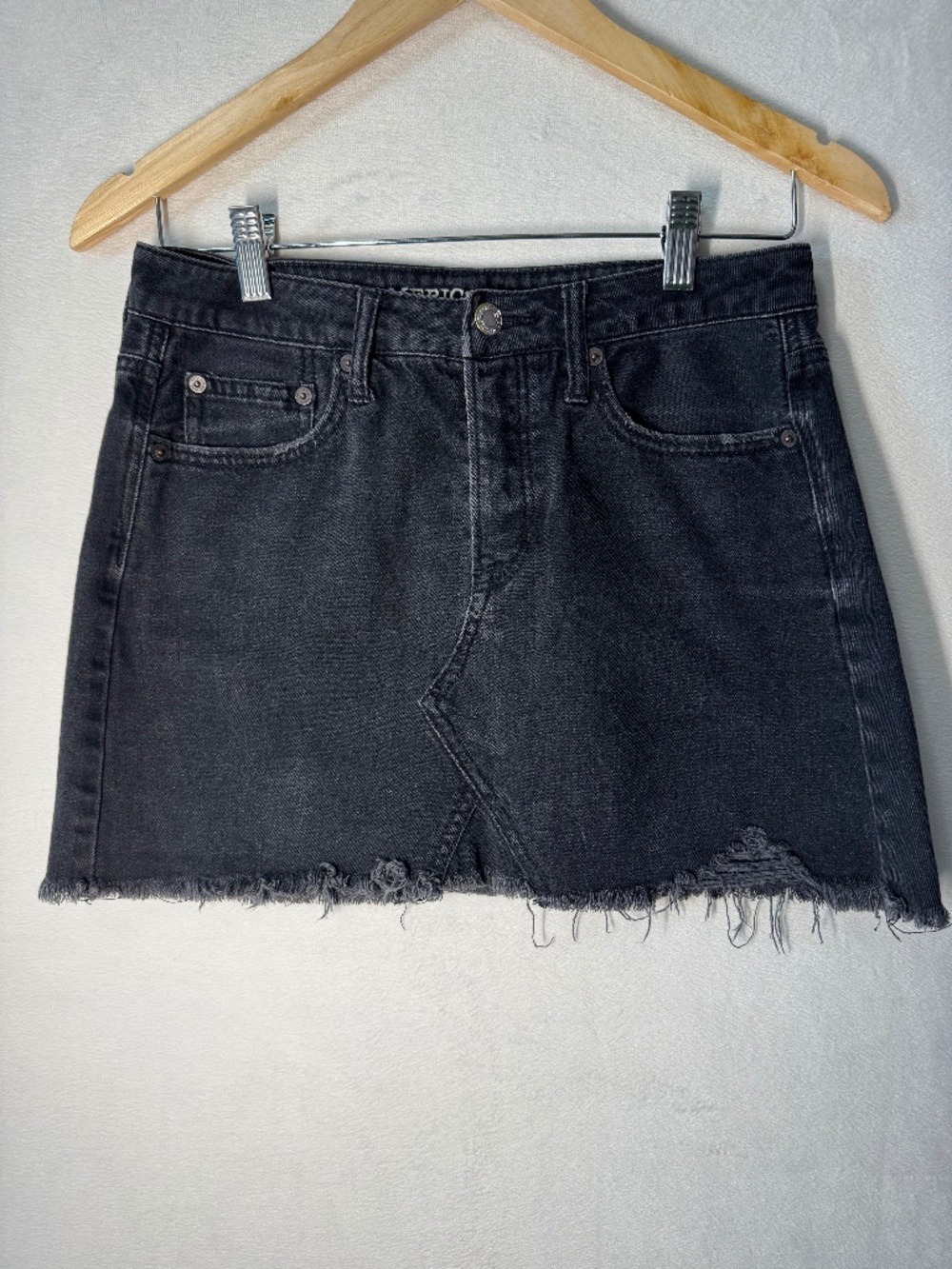 American Eagle Outfitters Black Frayed Hem Denim Mini Skirt size 2